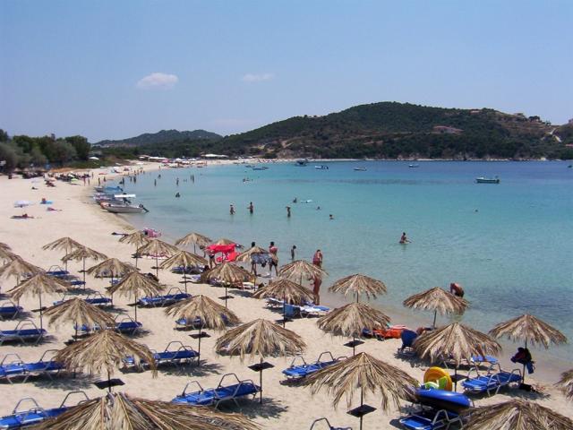 Η παραλία Αλυκές στην Αμουλιανή