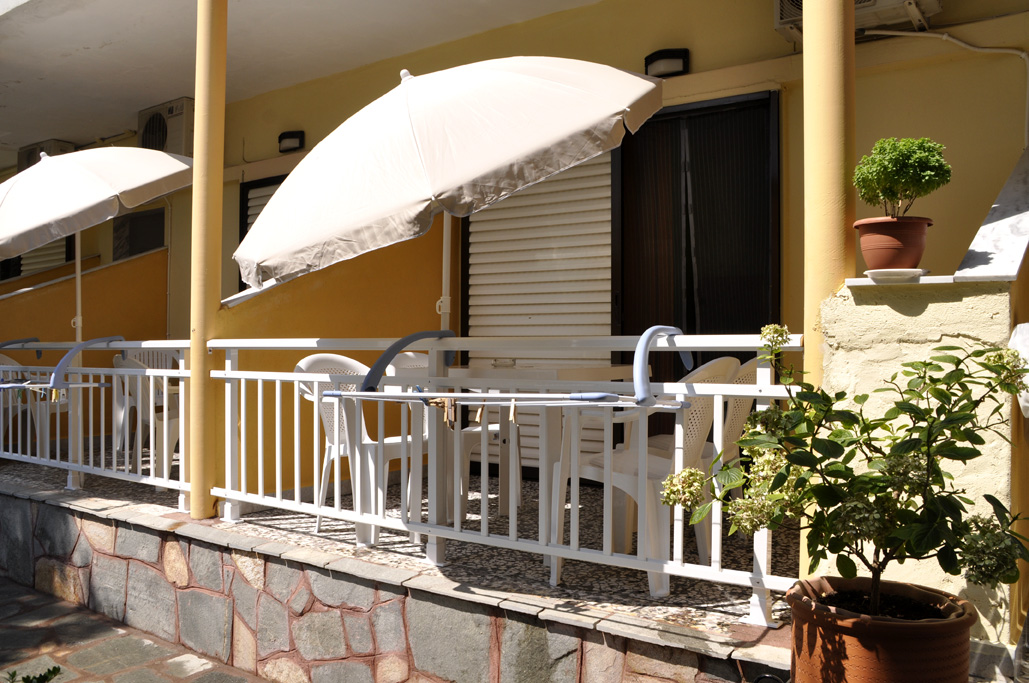 Maria Kiparissi Rooms Vrasna Beach