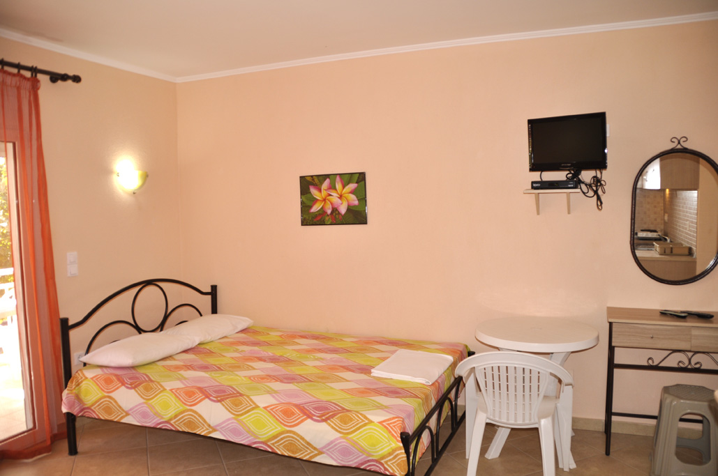 Maria Kiparissi Rooms Vrasna Beach