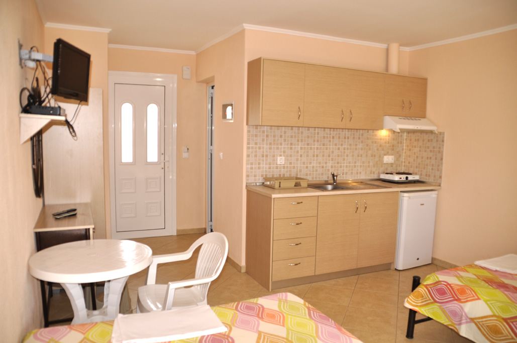 Maria Kiparissi Rooms Vrasna Beach