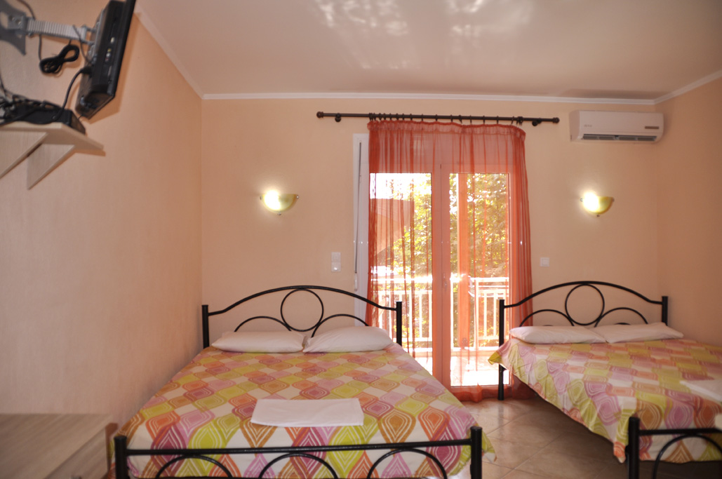 Maria Kiparissi Rooms Vrasna Beach