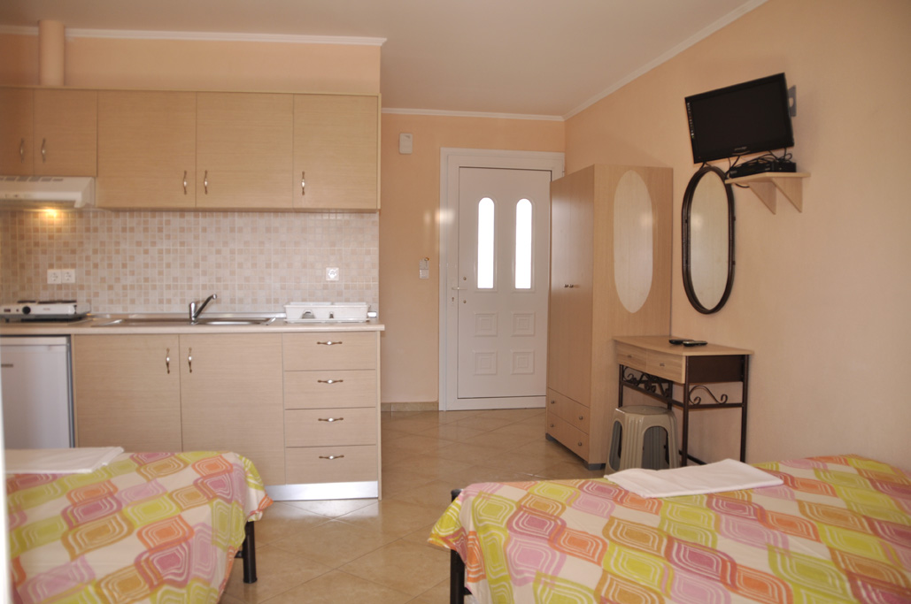 Maria Kiparissi Rooms Vrasna Beach