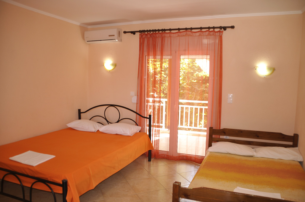 Maria Kiparissi Rooms Vrasna Beach