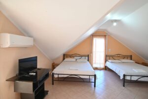 themisrooms-neavrasna-apartment5-232