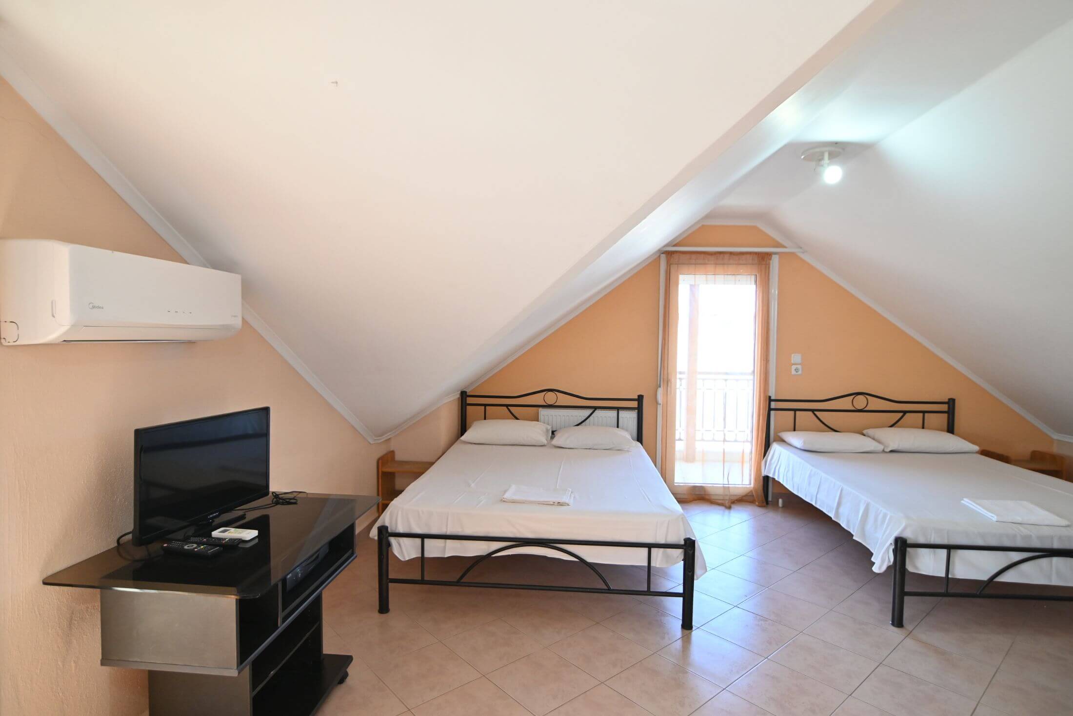 themisrooms-neavrasna-apartment5-232