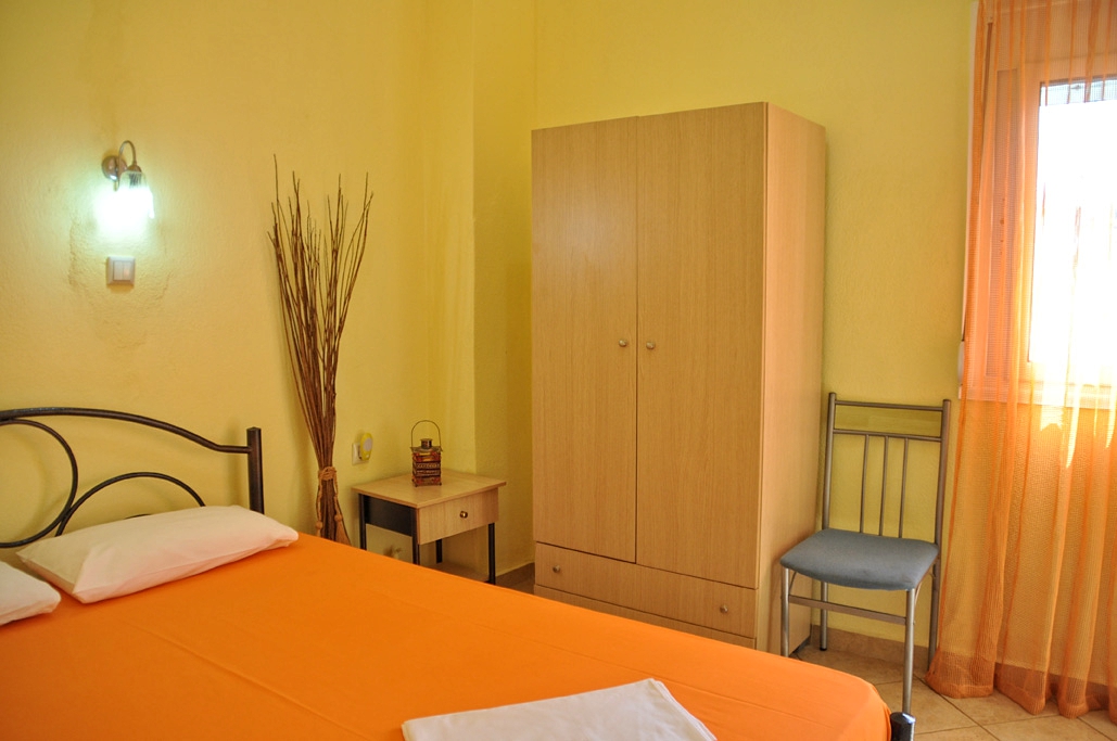 Themis Rooms Nea Vrasna