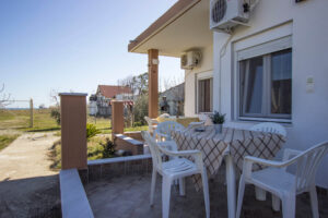 nefellirooms-vrasna-beach-outside-1