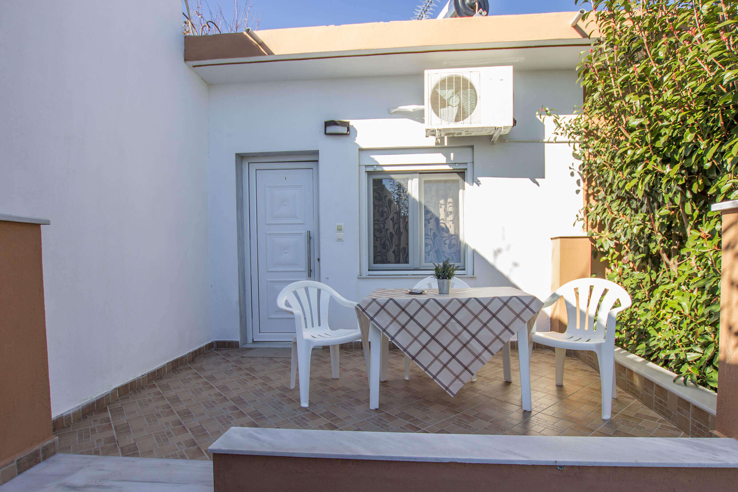 nefellirooms-vrasna-beach-room-1-10