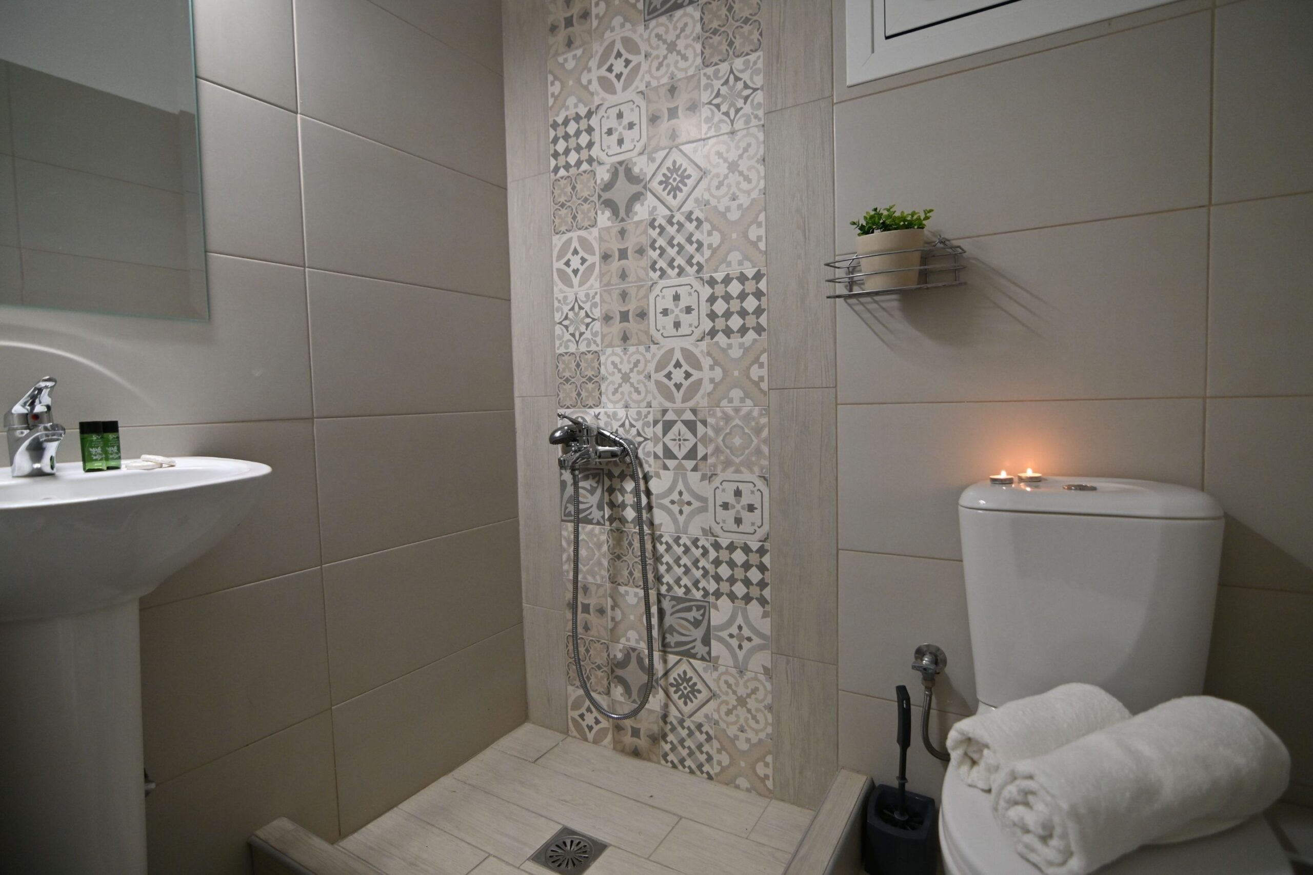 tzekos-studios-07-12